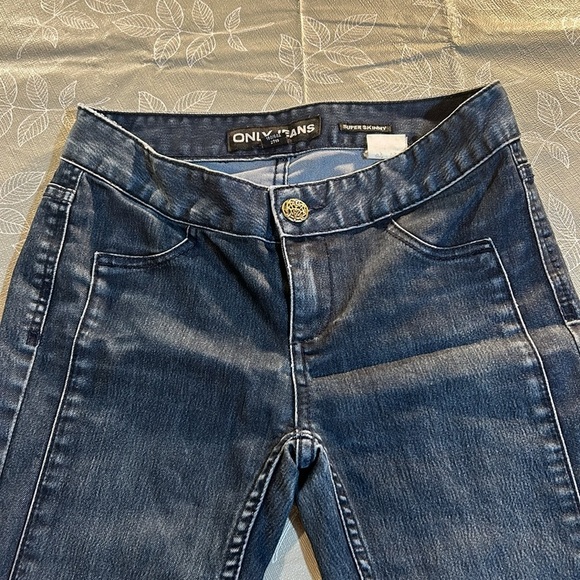 Ladies Only Jeans - Picture 3 of 10